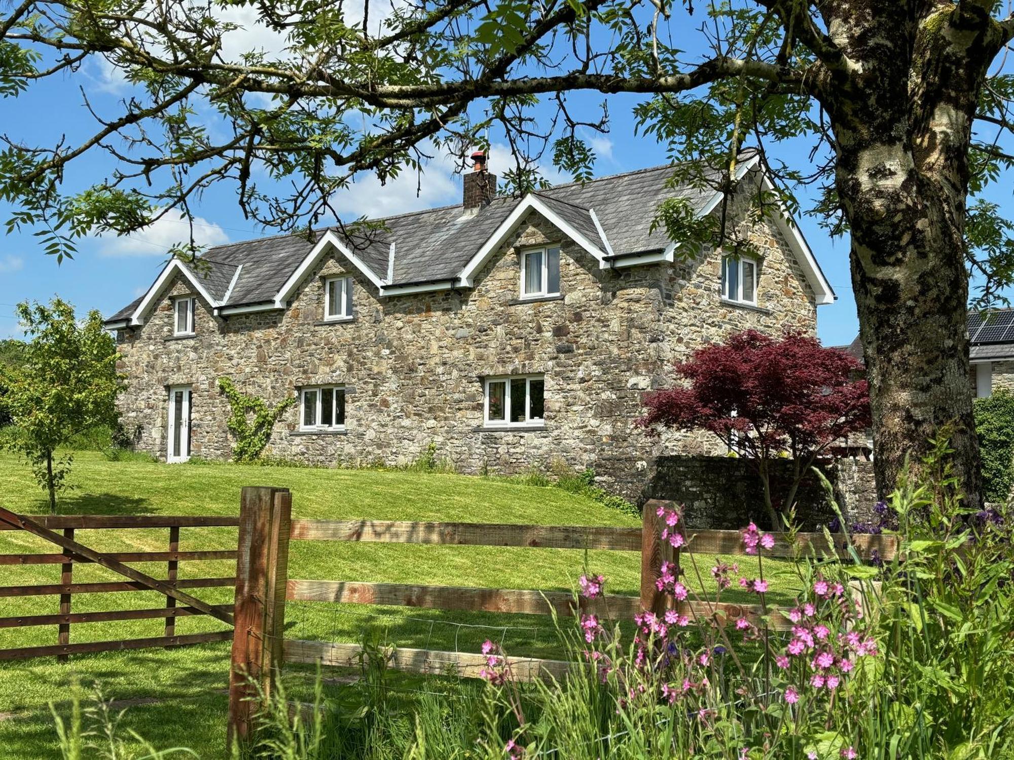 Maesyfelin Isaf B&B Llanybydder Exterior photo